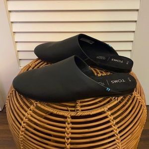 Toms black slide mules 7.5